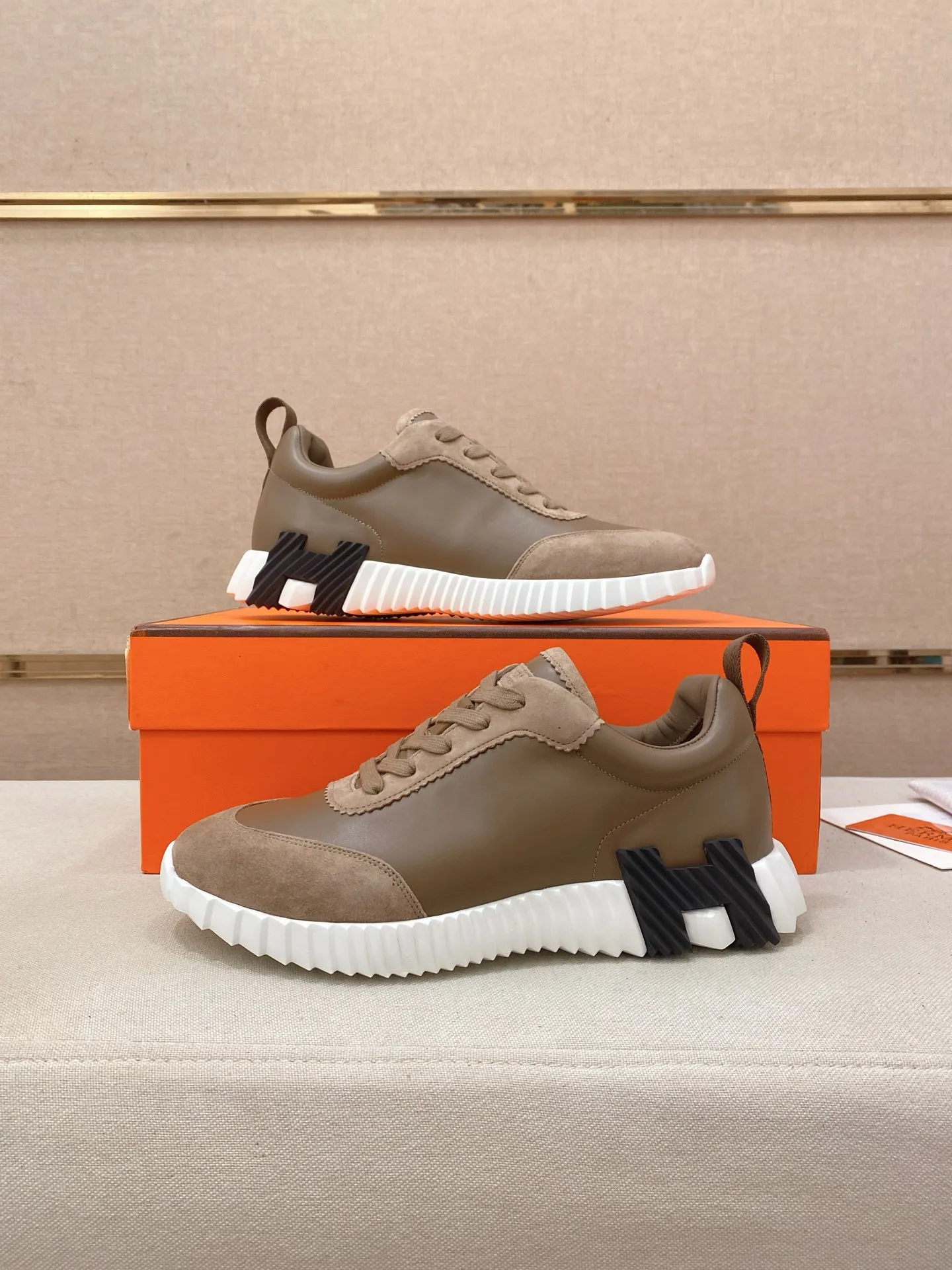 Men's clothing and shoes💰: 640💰《HERMES》【Classic Original Version】Hermès; Top 🔝 Purchasing Agency 🔍🔍Men's latest 🇺🇸 counters are on sale simultaneously, original imported from Italy ▲▲First-layer cowhide with suede cowhide ▲▲ (high-end and expensive Qi·Grade) Exquisite workmanship (Italian 🇮🇹Imported water-dyed 🐂cowhide lining) Sole: Original sole provided by the original factory, ⚠️Exclusive double-layer activity·TPR·Rubber·Combined molded outsole; Super·comfortable·wear-resistant·non-slip·environmental protection The real thing is more beautiful if you take the real thing (high quality, follow the order), you can enter and exit the counter at will * Code number: 39·40·41·42·43·44# (can be customized 38.45.46.)
